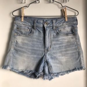 American Eagle Light Wash Denim Shorts - High Rise Shortie - Size 6